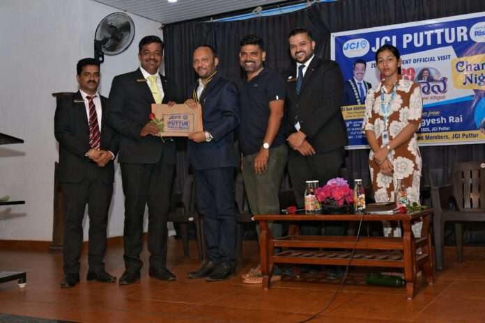 b73b5ae6-300a-43f4-8f19-4042a6381cb8