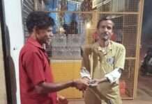 ಬಿದ್ದು ಸಿಕ್ಕಿದ್ದ ದಾಖಲೆಗಳಿದ್ದ ಪರ್ಸ್ ವಾರೀಸುದಾರರಿಗೆ ಹಸ್ತಾಂತರ