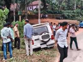 ಪಂಜದ ನೆಲ್ಲಿಕಟ್ಟೆಯಲ್ಲಿ ಮೋರಿಗೆ ಡಿಕ್ಕಿ ಹೊಡೆದ ಬೊಲೆರೋ ವಾಹನ-ಇಬ್ಬರಿಗೆ ಗಾಯ